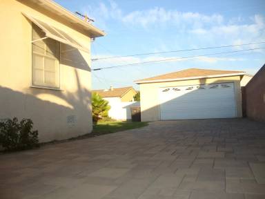 Main picture of 5106 Walnut Ave