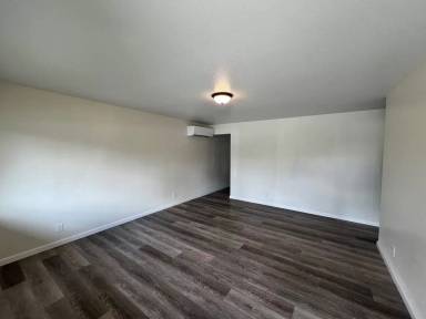 Main picture of 260 SE Lane Ave