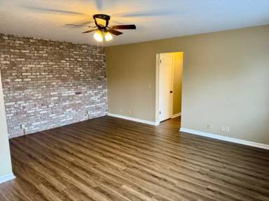 Main picture of 515 Monroe Ave