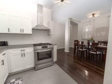 Main picture of 19004 Hollis Ave