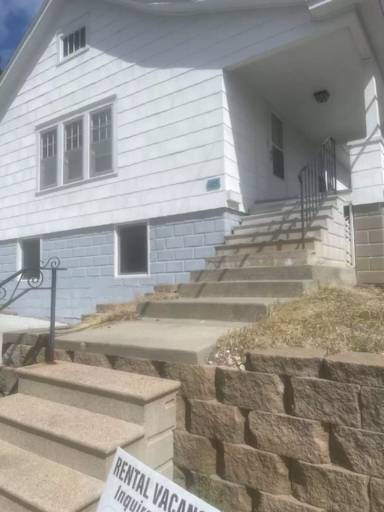 Main picture of 1109 S 61st St