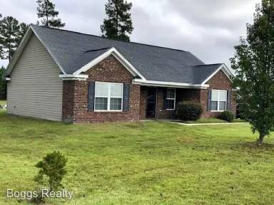Main picture of 32 Ridge Way NE