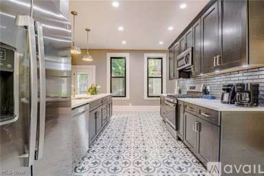 Main picture of 5510 Franklin Blvd