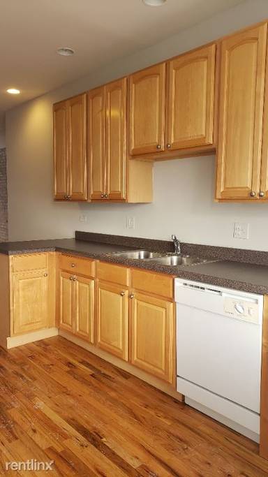 Main picture of 2105 W Schiller St