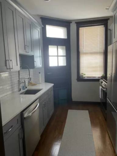 Main picture of 1954 W Berteau Ave