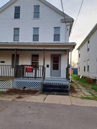 Main picture of 732 Center St