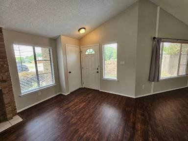 Main picture of 601 Harvest Hill St