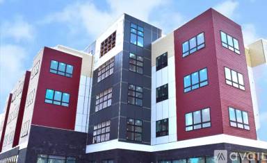 Main picture of 1055 Main St