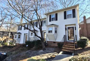 Main picture of 900 N Main St