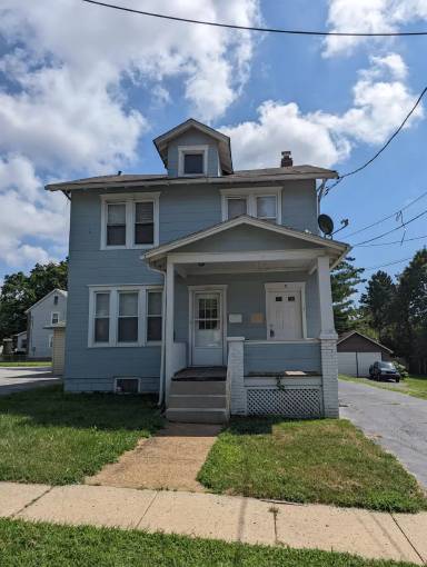 Main picture of 102 Howard St