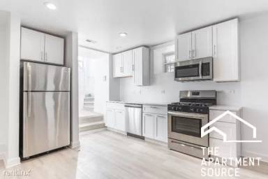 Main picture of 3216 W Augusta Blvd