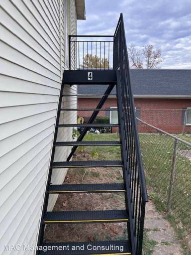 Main picture of 228 S Walnut Ave