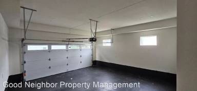 Main picture of 3200 Carlin Ave