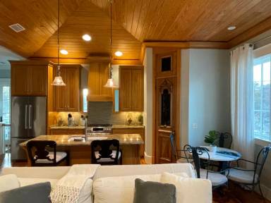 Main picture of 2 Downtown Founders Ln