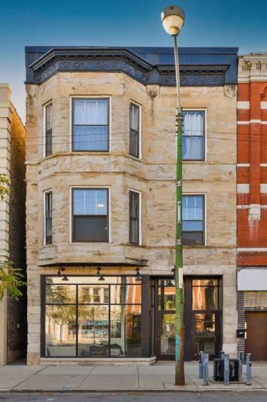 Main picture of 916 N Ashland Ave