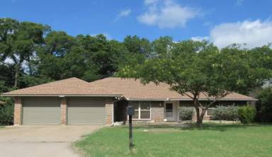 Main picture of 3010 NE Kingsbriar Dr