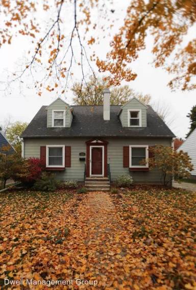 Main picture of 1525 7 1/2 Ave NE