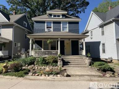 Main picture of 227 Wellington Ave SE