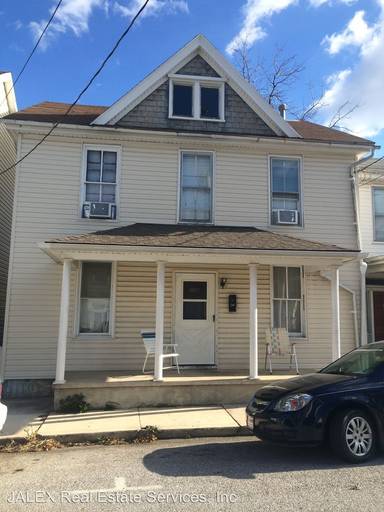 Main picture of 109 N Penn St