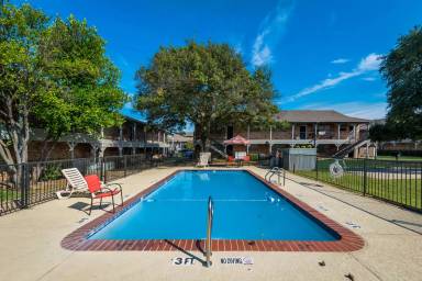 Main picture of London Square Apartments