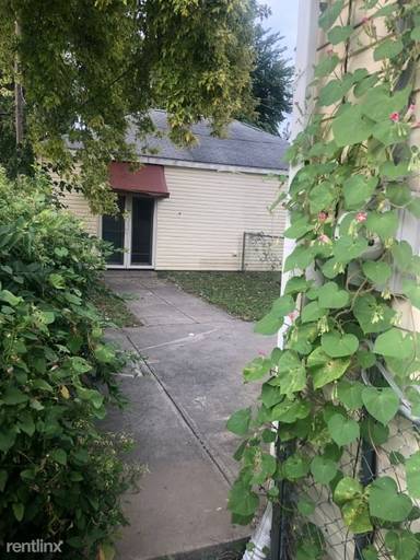 Main picture of 2834 E 16th St