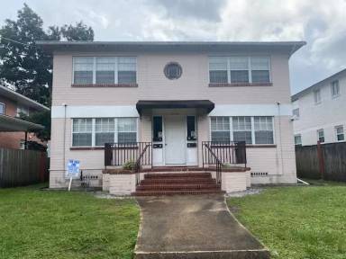 Main picture of 2136 College St