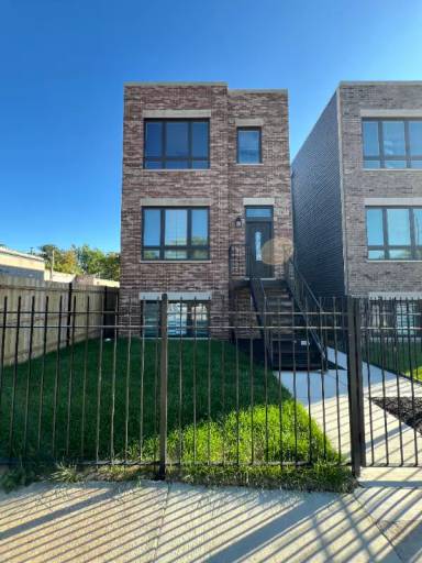 Main picture of 5843 W Corcoran Pl