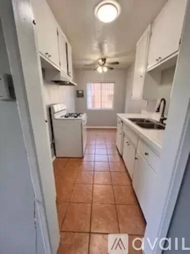 Main picture of 2135 Santa Fe Ave