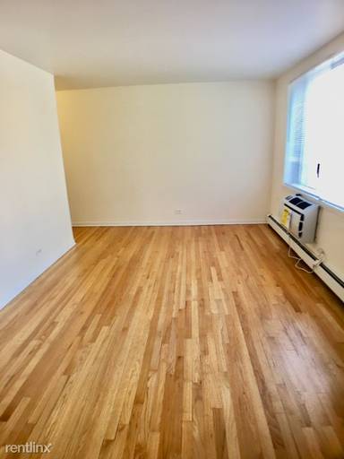 Main picture of 424 W Oakdale Ave