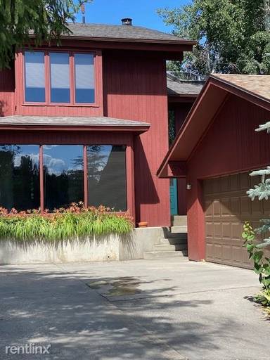 Main picture of 2135 Three Kings Ct