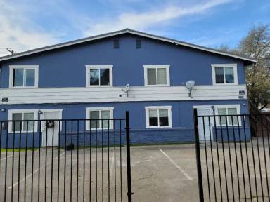 Main picture of 3729 Balsam St