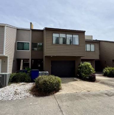 Main picture of 300 Cherry St