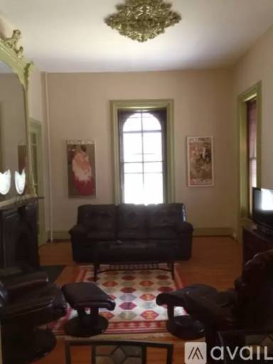 Main picture of 951 W 4th St
