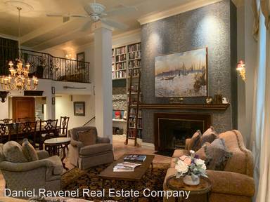 Main picture of 109 E Bay St