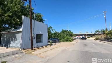 Main picture of 701 W Houston St