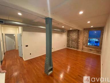 Main picture of 218 Market St