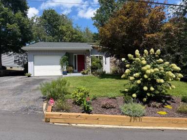 Main picture of 110 Aurora Dr