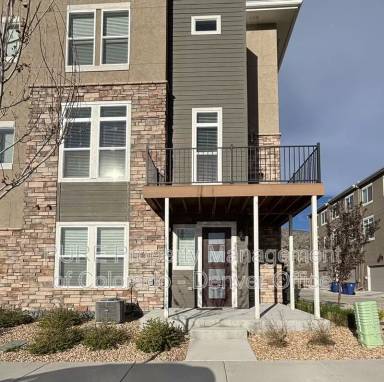 Main picture of 2215 S Poppy St