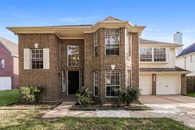 Main picture of 15815 Spruce River Ct