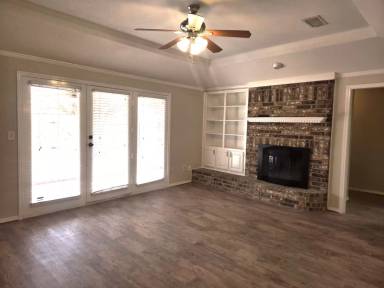Main picture of 5621 95th St
