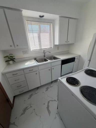 Main picture of 423 27th St NE
