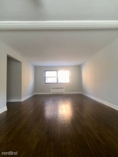 Main picture of 7361 N Sheridan Rd