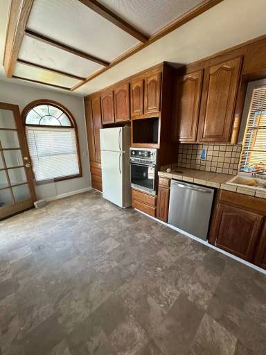 Main picture of 546 Richmond Ave