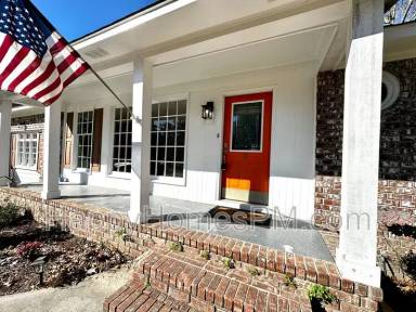 Main picture of 6 Duck Pond Ct
