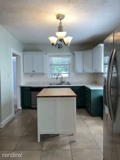 Main picture of 141 Amherst St