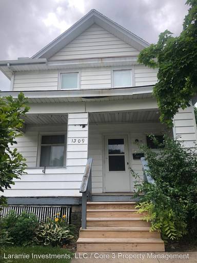 Main picture of 1311 S Main St