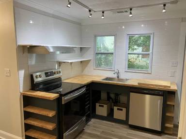 Main picture of 219 W Oak St