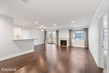 Main picture of 4249 Longridge Ave