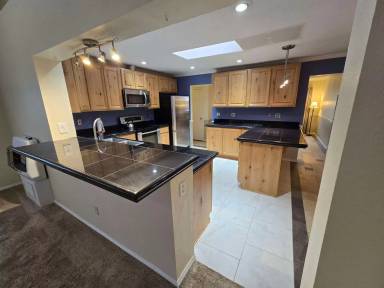 Main picture of 1500 Shirley St NE
