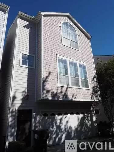Main picture of 1244 Prince St